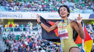 西装暴徒伦纳德受伤缺阵8场！快船总裁曝：没外界想的那么简单