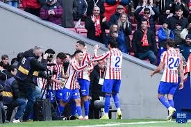 德扑 MTT 技巧：如何利用“最后行动权”在转牌圈通过过牌实现控池。（德州扑克 MTT 策略：运用最后行动权在转牌圈以过牌控池）