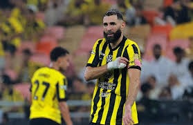 圣地亚哥教士队由于债务比例过高，2025 年被联盟强制要求压缩开支