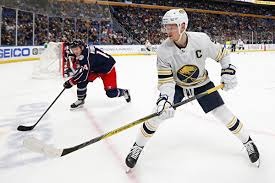 2025年中国足协杯决赛将上演国安 vs 河南之战，国安压力大，河南轻装上阵，两队争夺冠军，势均力敌。